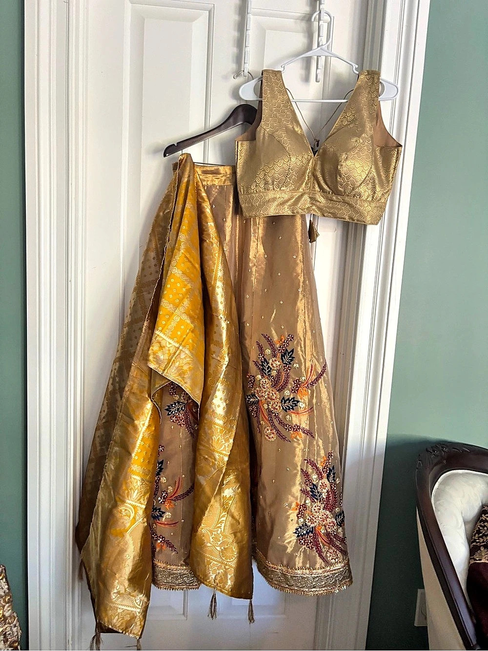 Designer all Gold  Formal Wedding 3 piece Lehenga Choli Dupetta 38 bust slleve